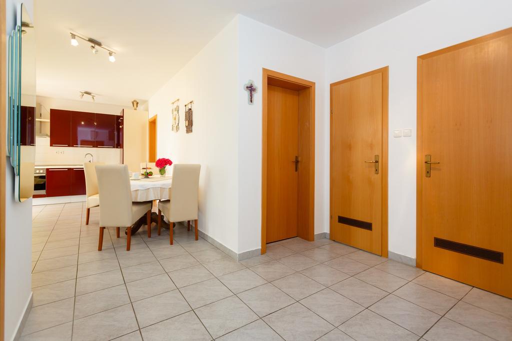 Apartman Snjezana Malinska Exterior foto